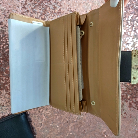 Purses/wallets - Picture 5 of 8